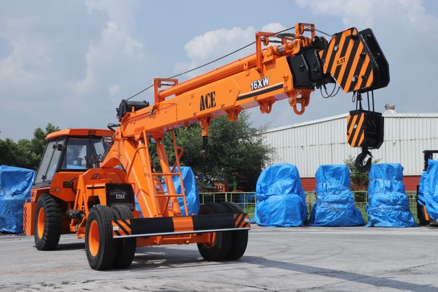 Crane supporting an industrial machinery moving project